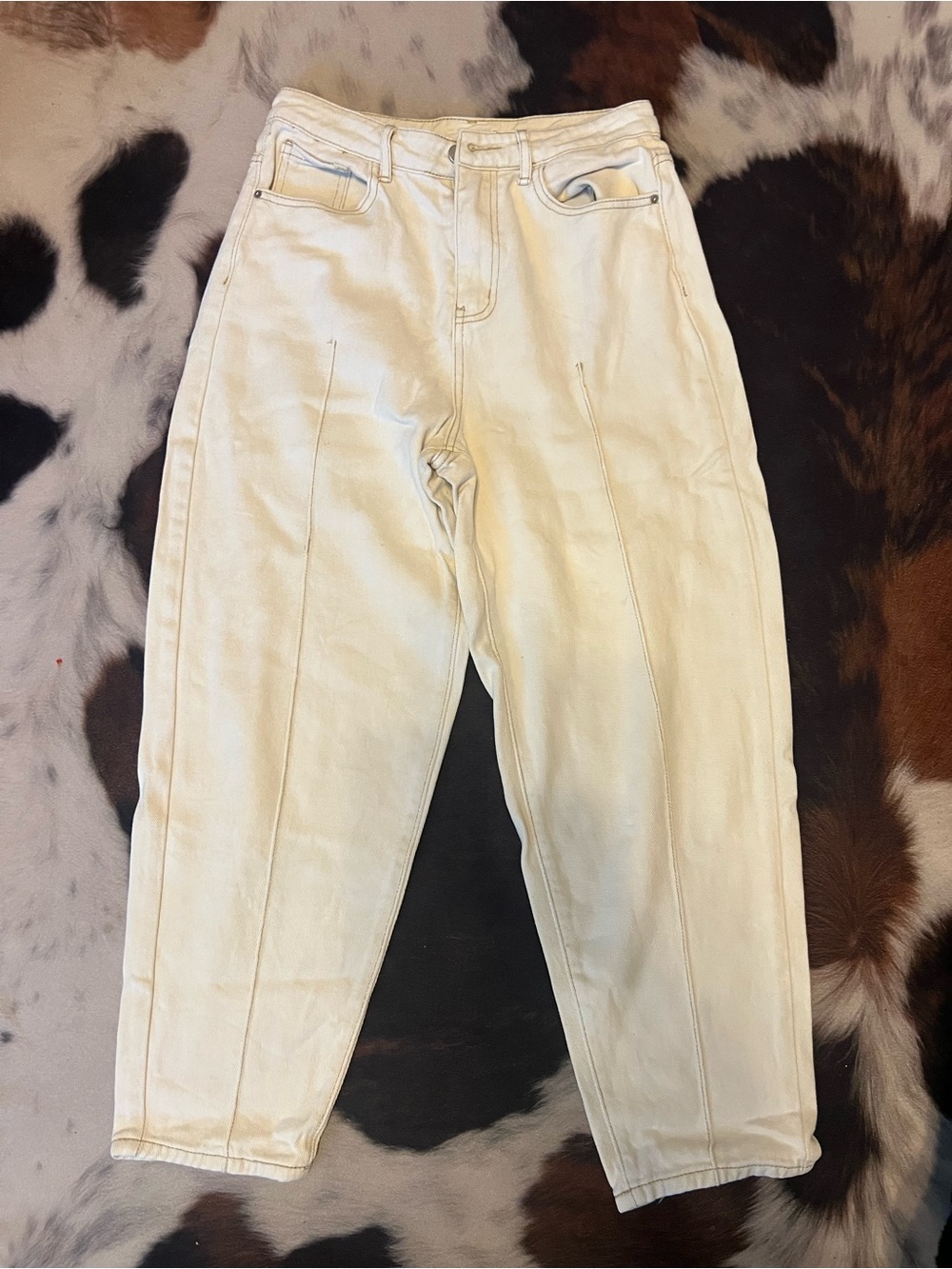 Cream High-Waist Tapered Jeans